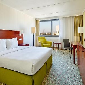 Eck-Zimmer mit Queensize-Bett